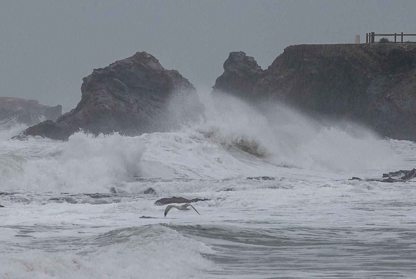 Fotos: El temporal causa daños graves en el paseo marítimo de Cabo de Palos