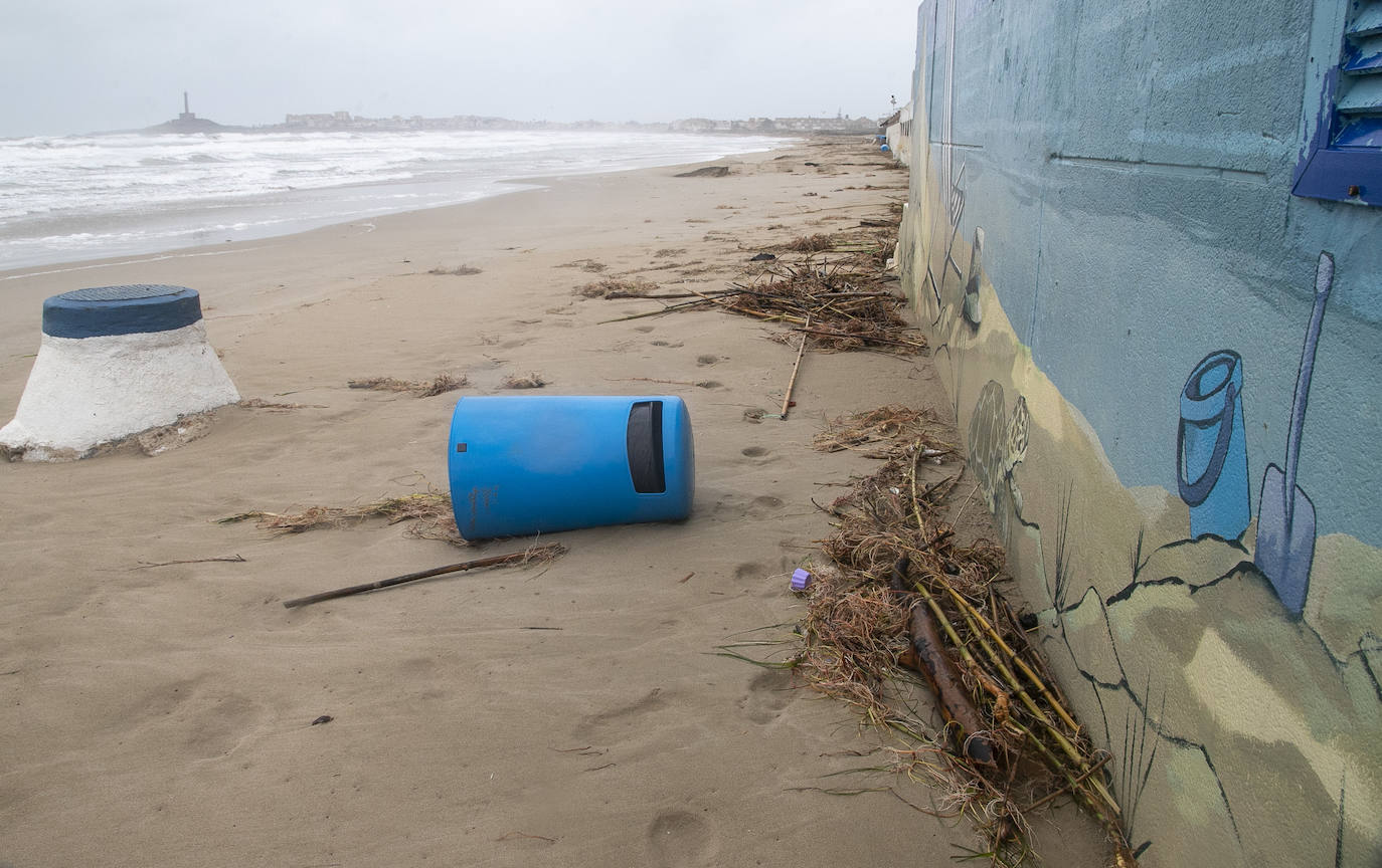 Fotos: El temporal causa daños graves en el paseo marítimo de Cabo de Palos