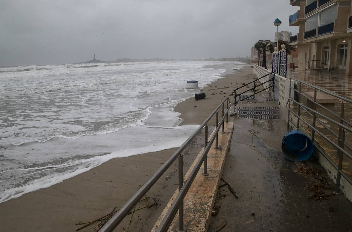 Fotos: El temporal causa daños graves en el paseo marítimo de Cabo de Palos