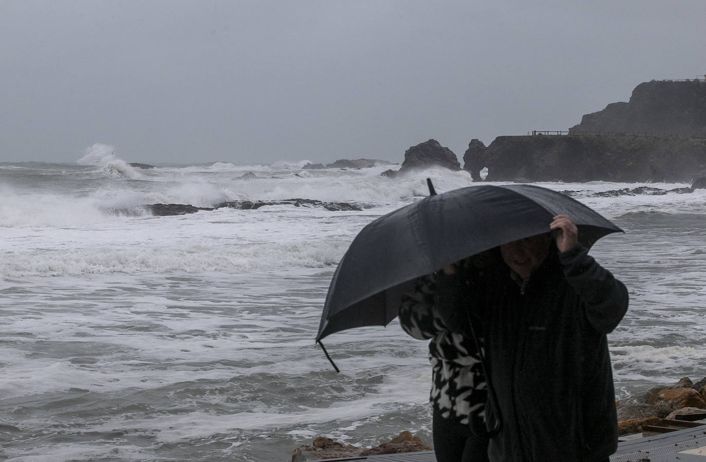 Fotos: El temporal causa daños graves en el paseo marítimo de Cabo de Palos