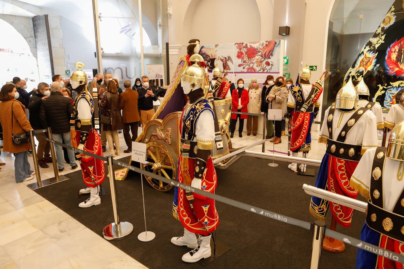 Fotos: Judit lidera los estrenos del Paso Blanco en la Semana Santa de Lorca