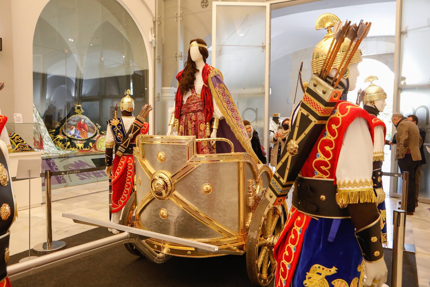 Fotos: Judit lidera los estrenos del Paso Blanco en la Semana Santa de Lorca