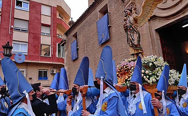Salida de la procesión del Amparo.