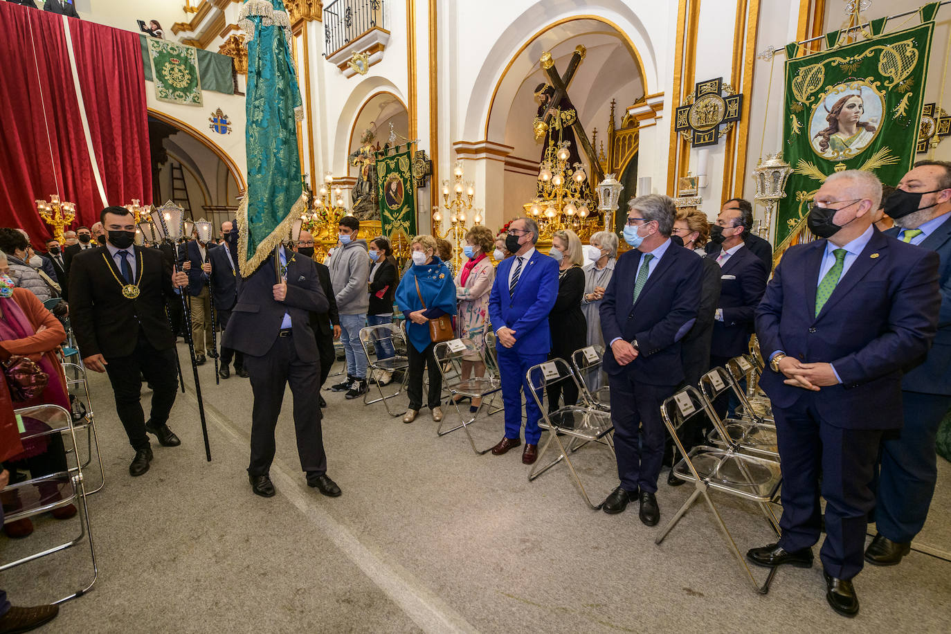 Fotos: La iglesia de San Pedro Apóstol celebra el desdencimiento del Cristo de la Esperanza