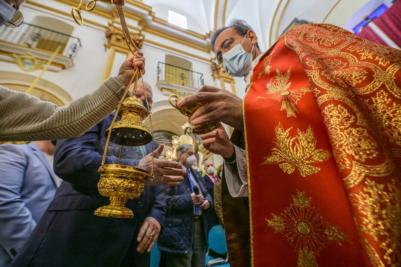 Fotos: La iglesia de San Pedro Apóstol celebra el desdencimiento del Cristo de la Esperanza