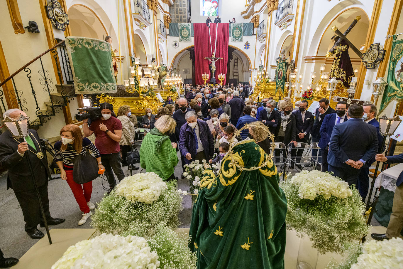 Fotos: La iglesia de San Pedro Apóstol celebra el desdencimiento del Cristo de la Esperanza