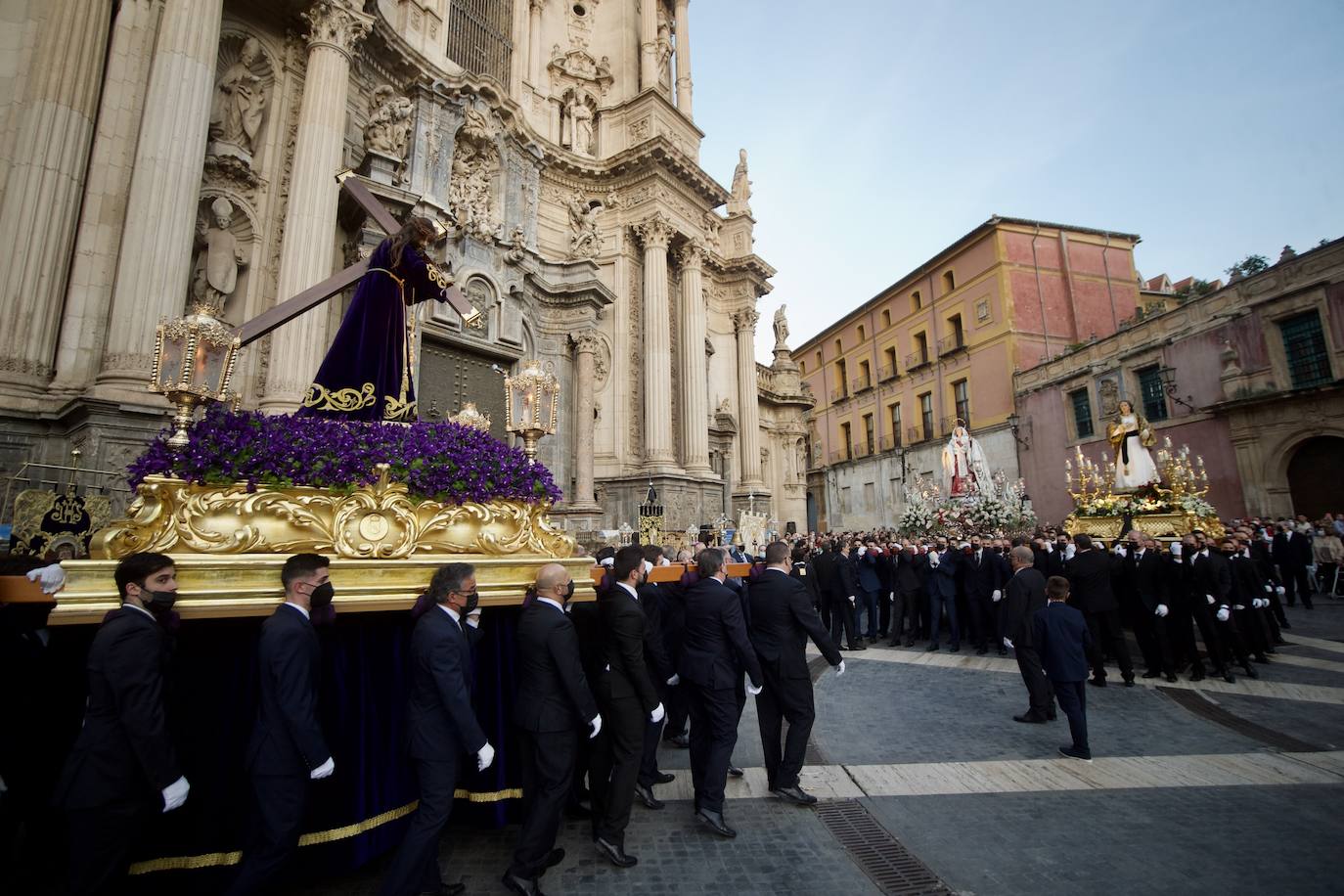 Fotos: Encuentro de Nuestro Padre Jesús de la Merced en la plaza Cardenal Belluga de Murcia, en imágenes