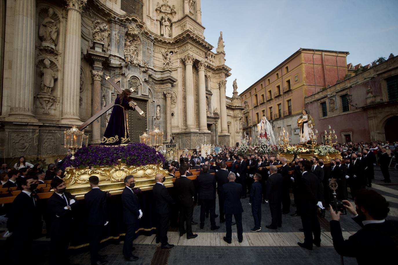 Fotos: Encuentro de Nuestro Padre Jesús de la Merced en la plaza Cardenal Belluga de Murcia, en imágenes