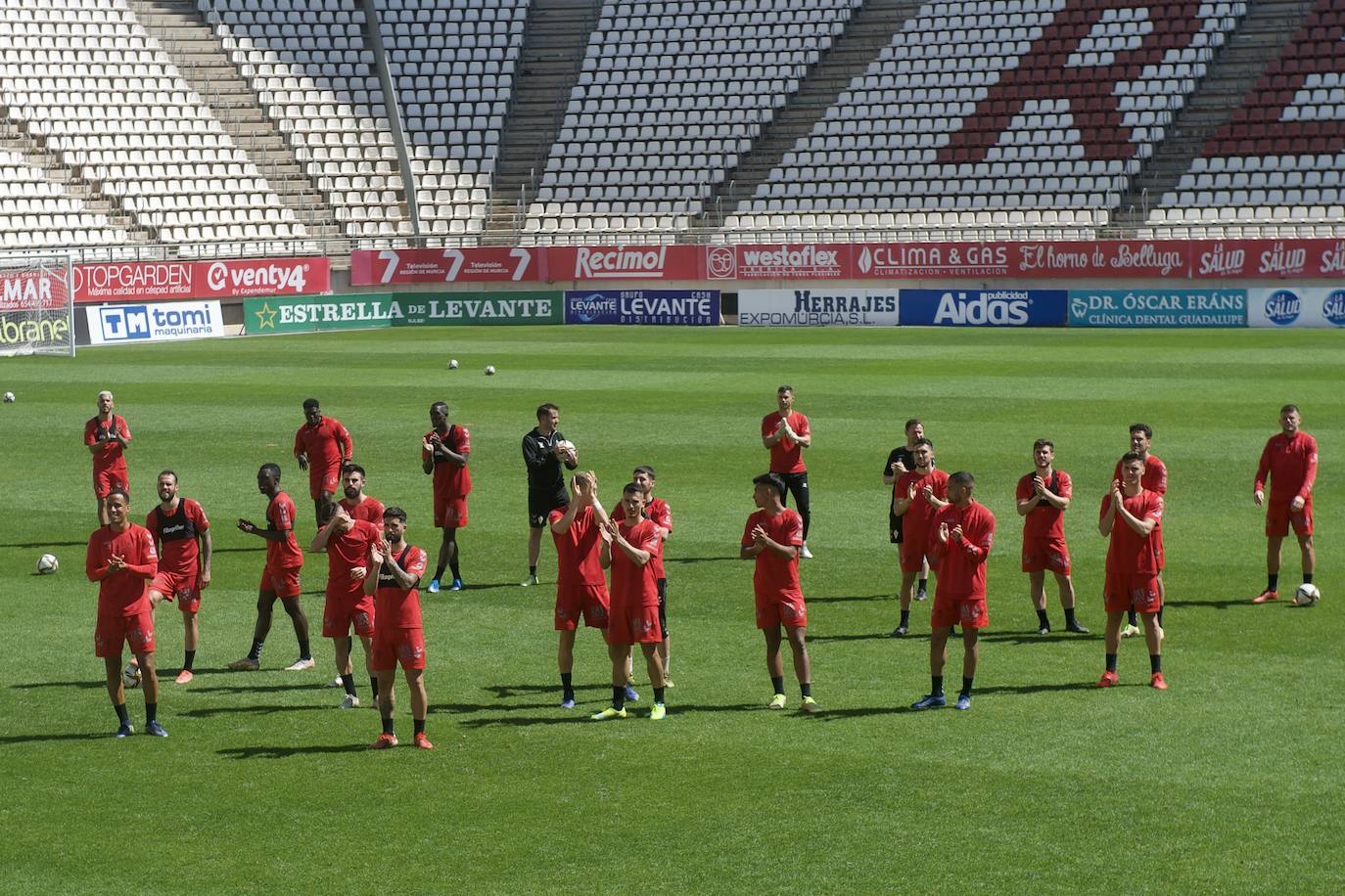 Fotos: El entrenamiento del Real Murcia antes del enfretamiento contra el Hércules, en imágenes