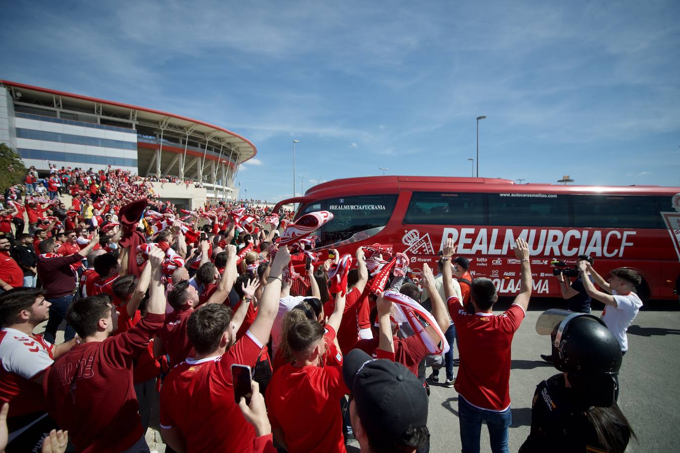Fotos: El recibimiento de los aficionados al Real Murcia antes del partido contra el Hércules de Alicante