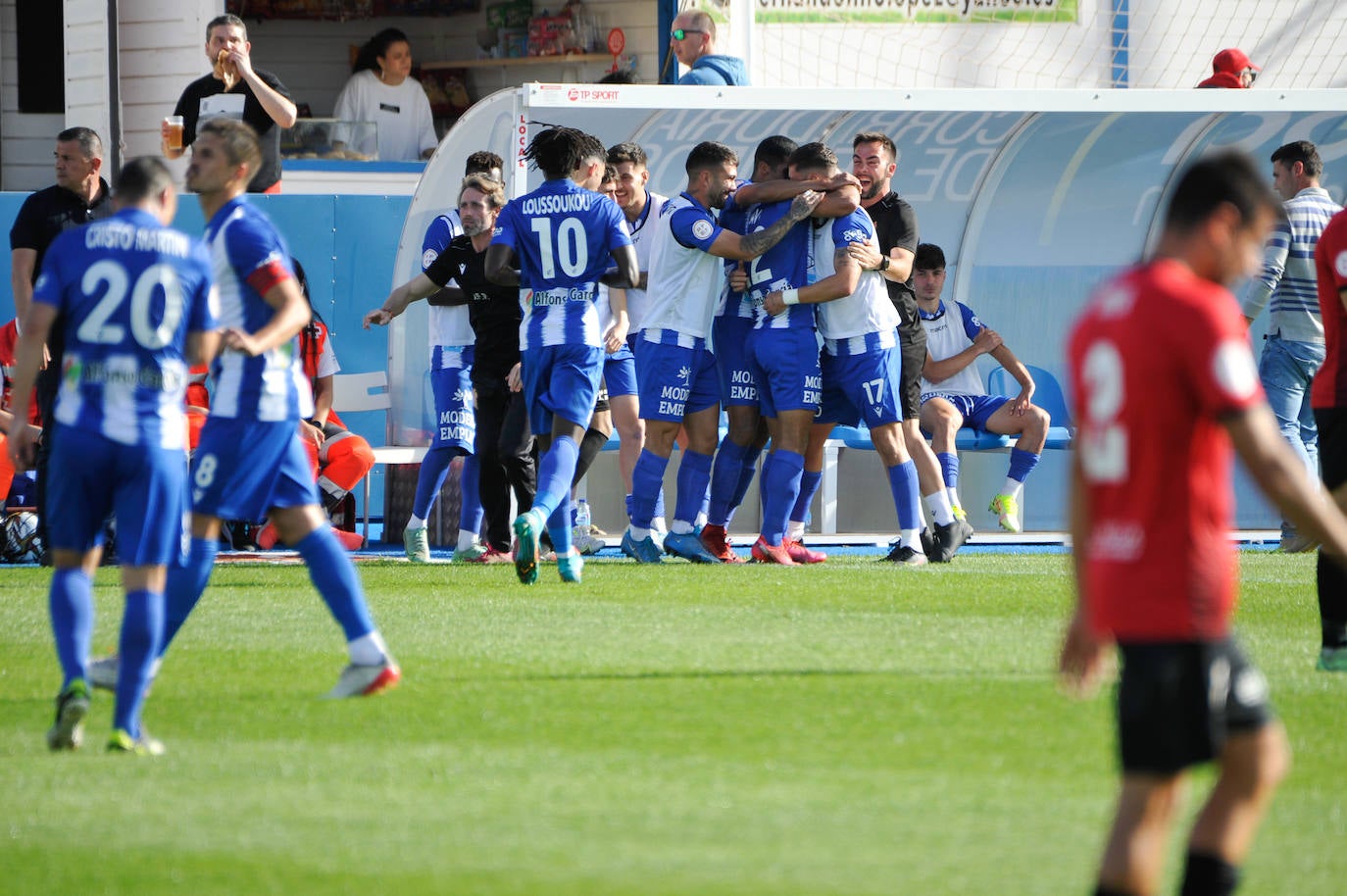 Fotos: El Águilas sale del infierno (Águilas 2, La Nucía 0)