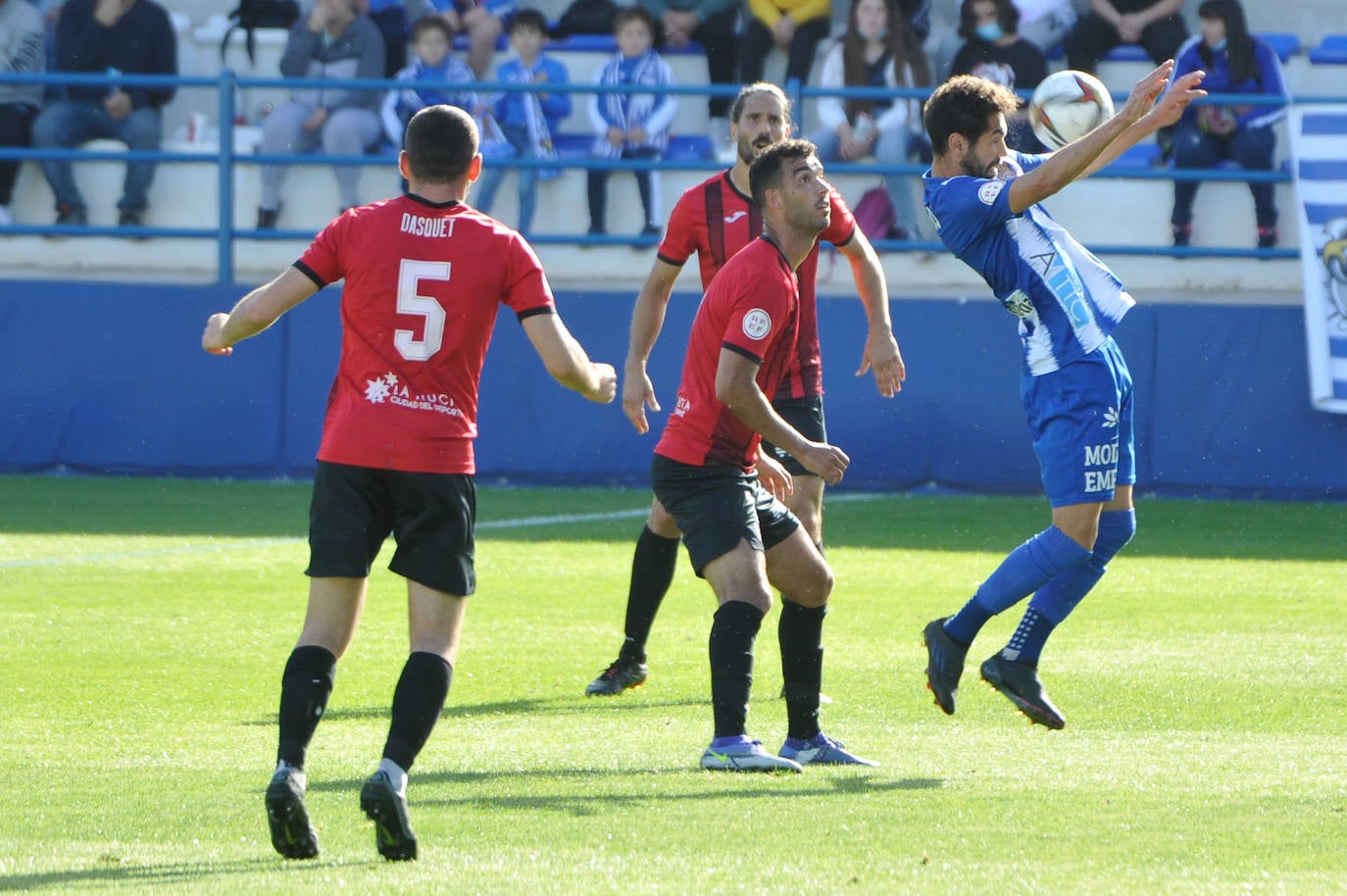 Fotos: El Águilas sale del infierno (Águilas 2, La Nucía 0)