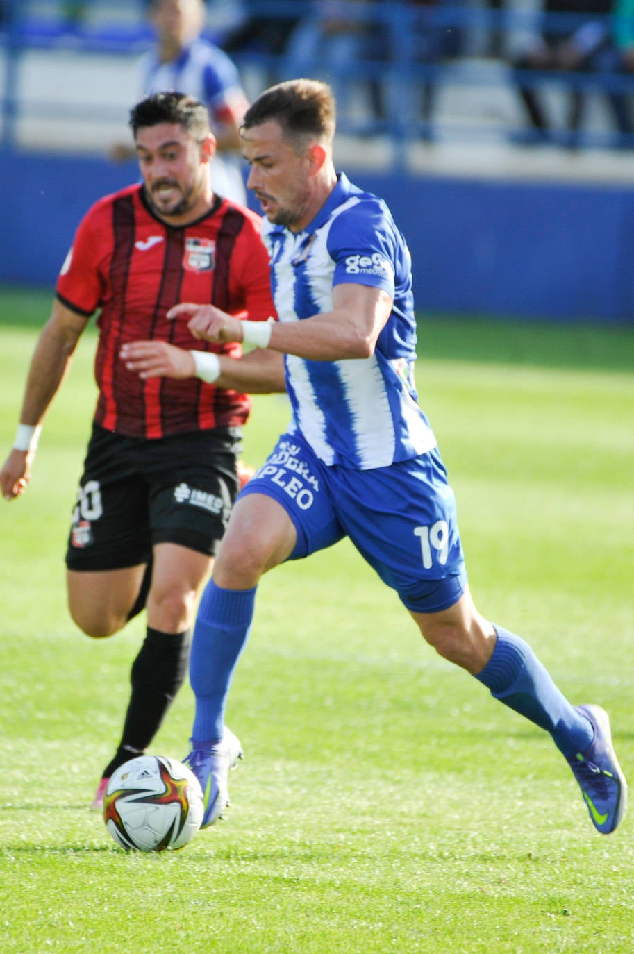 Fotos: El Águilas sale del infierno (Águilas 2, La Nucía 0)