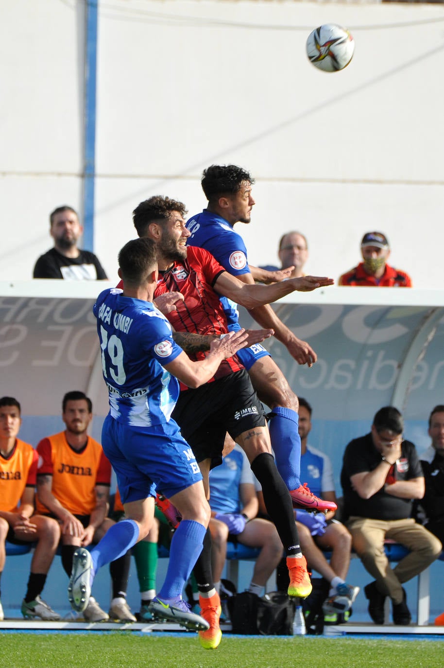 Fotos: El Águilas sale del infierno (Águilas 2, La Nucía 0)