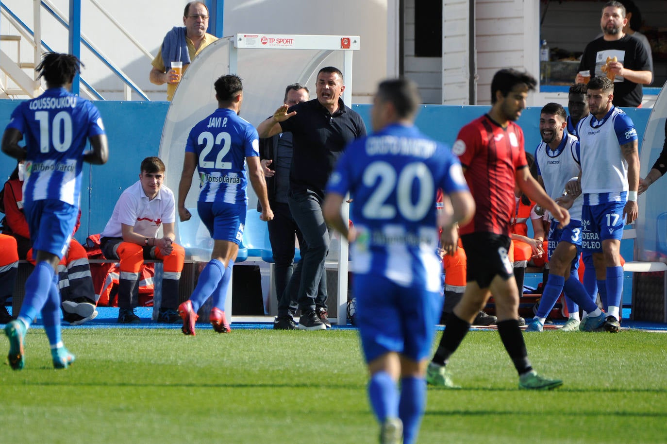 Fotos: El Águilas sale del infierno (Águilas 2, La Nucía 0)