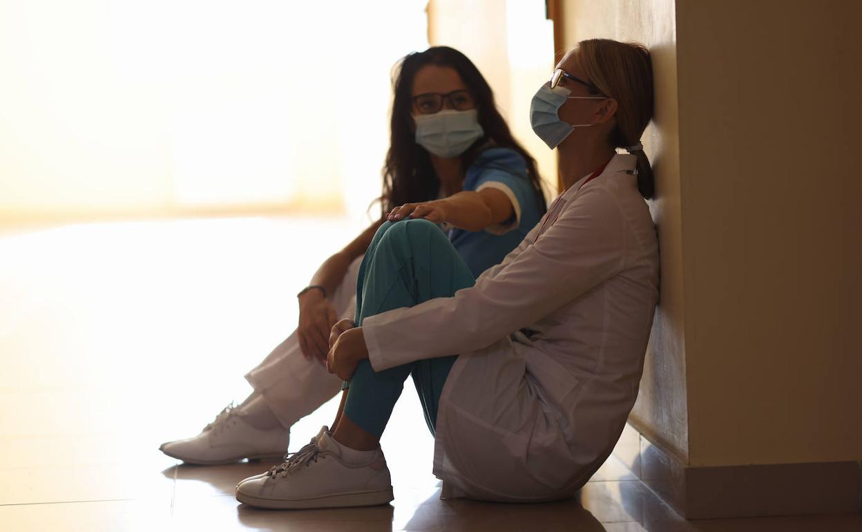 Uno de cada cinco médicos de la Región de Murcia se «arrepiente» de su profesión tras la pandemia