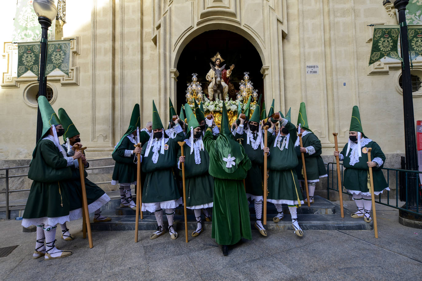 Fotos: Túnicas verdes por San Pedro