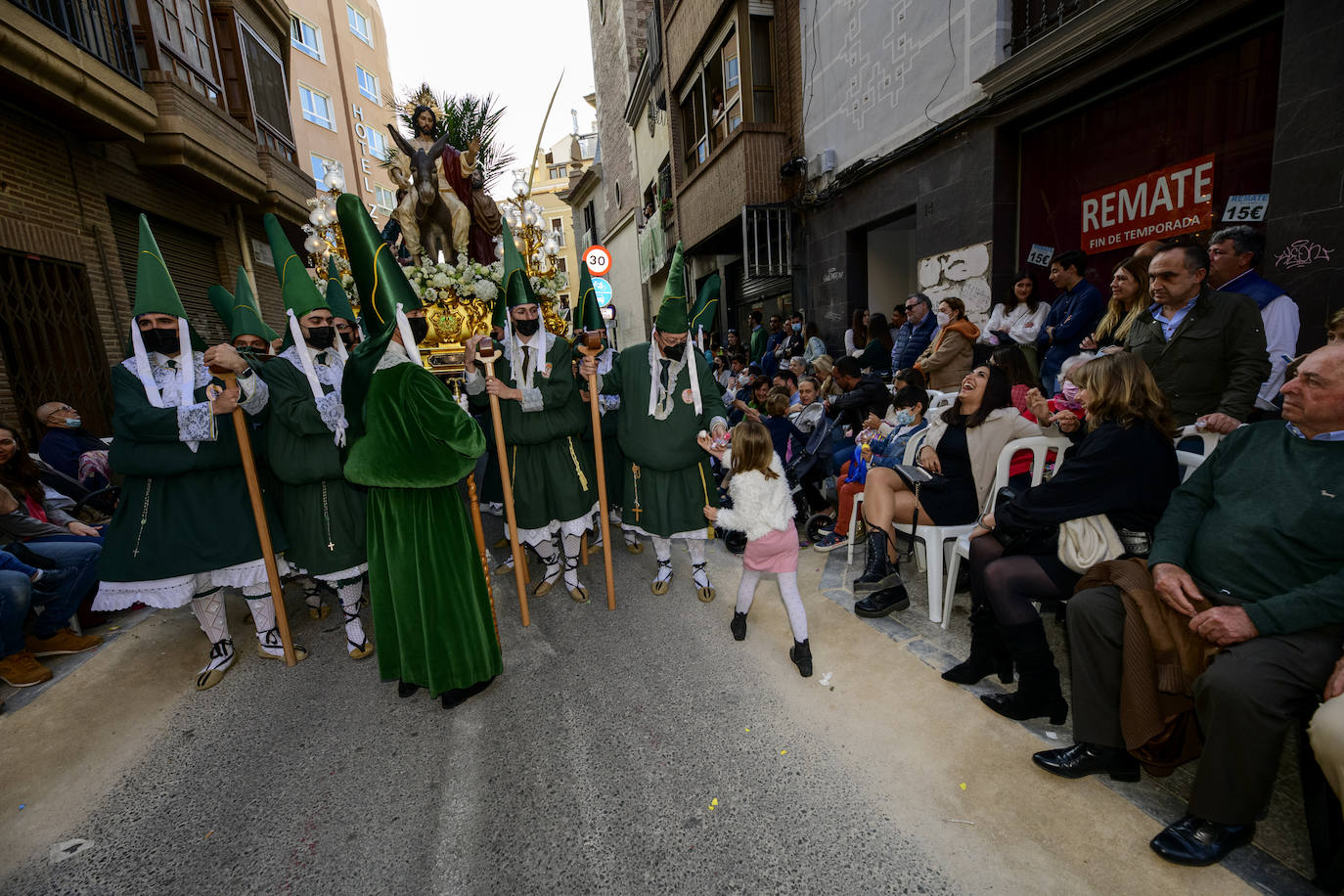 Fotos: Túnicas verdes por San Pedro