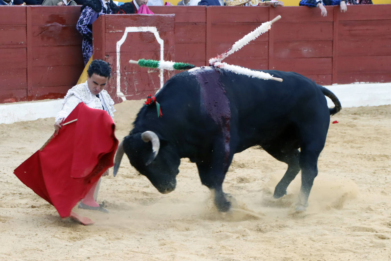 Fotos: Puerta grande para Ureña y Galdós en Yecla