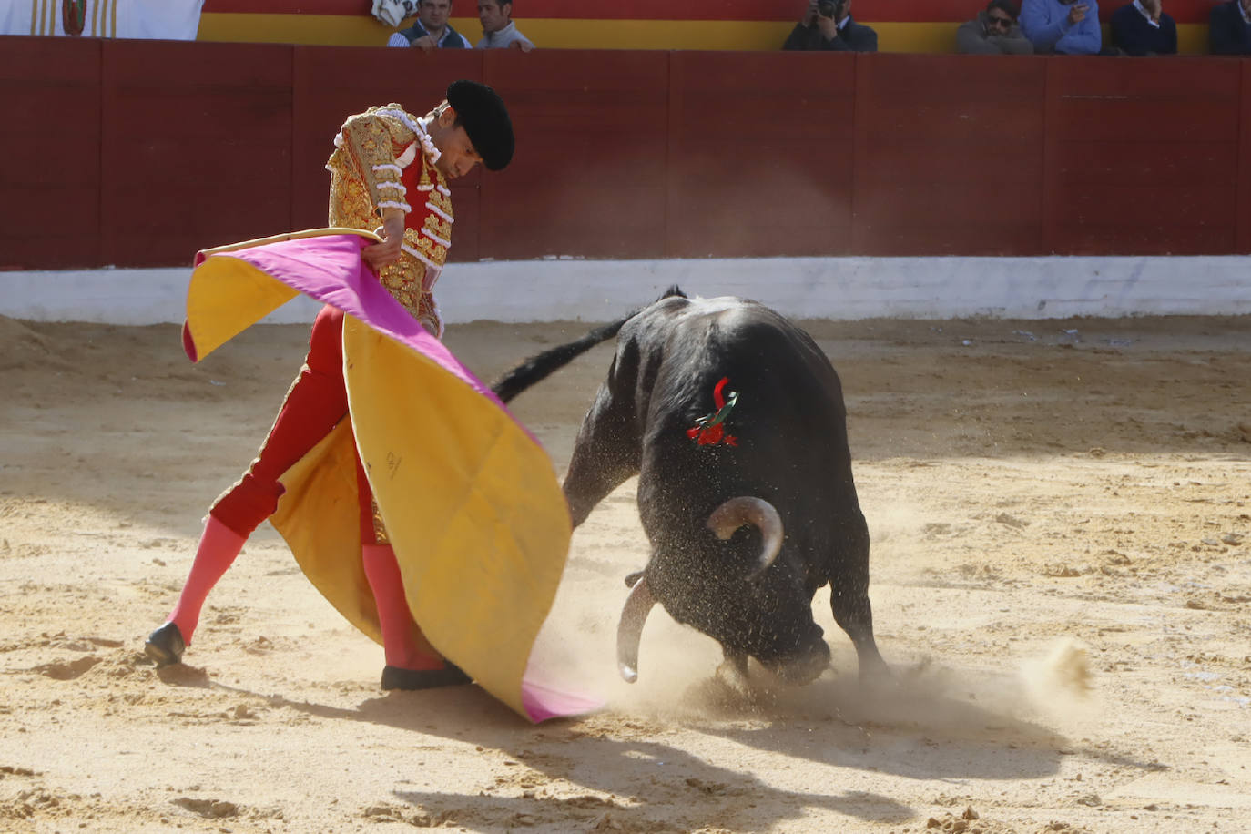 Fotos: Puerta grande para Ureña y Galdós en Yecla