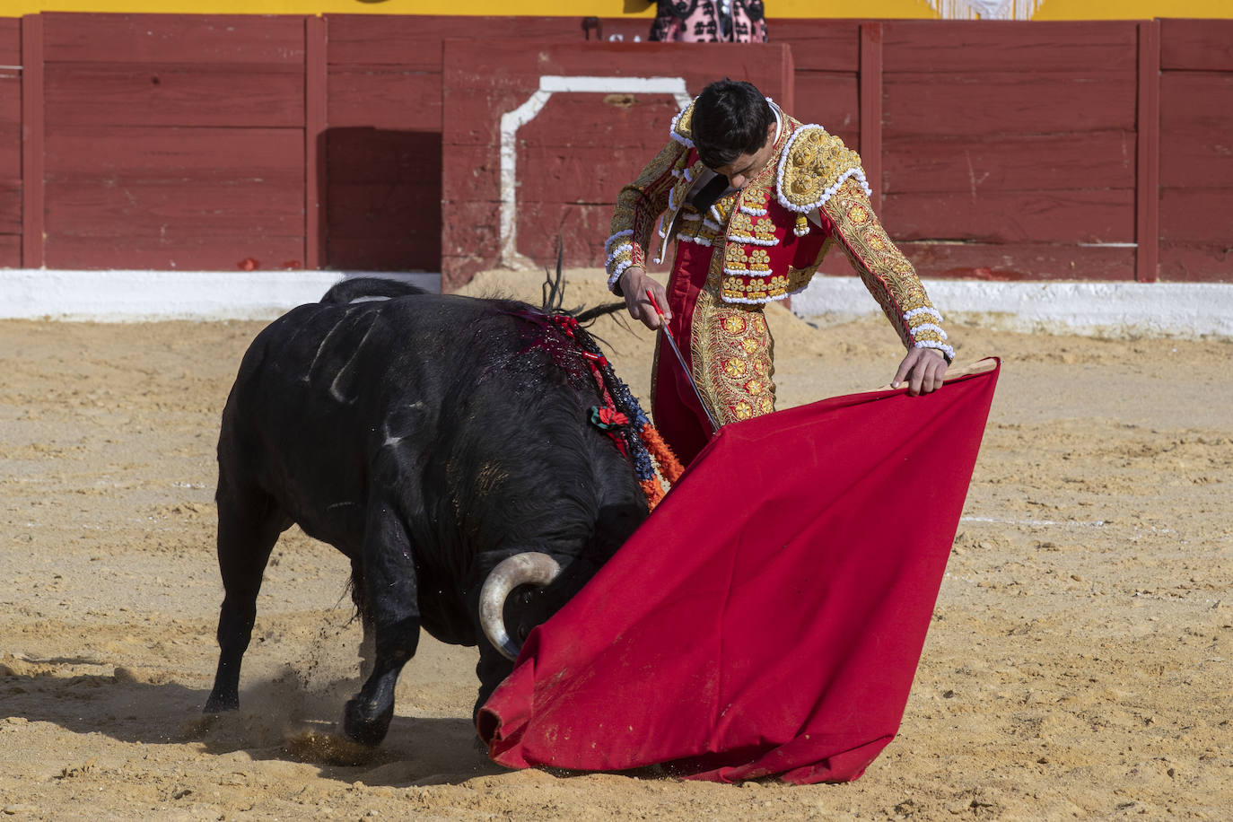 Fotos: Puerta grande para Ureña y Galdós en Yecla