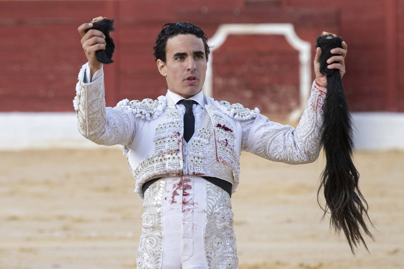 Fotos: Puerta grande para Ureña y Galdós en Yecla