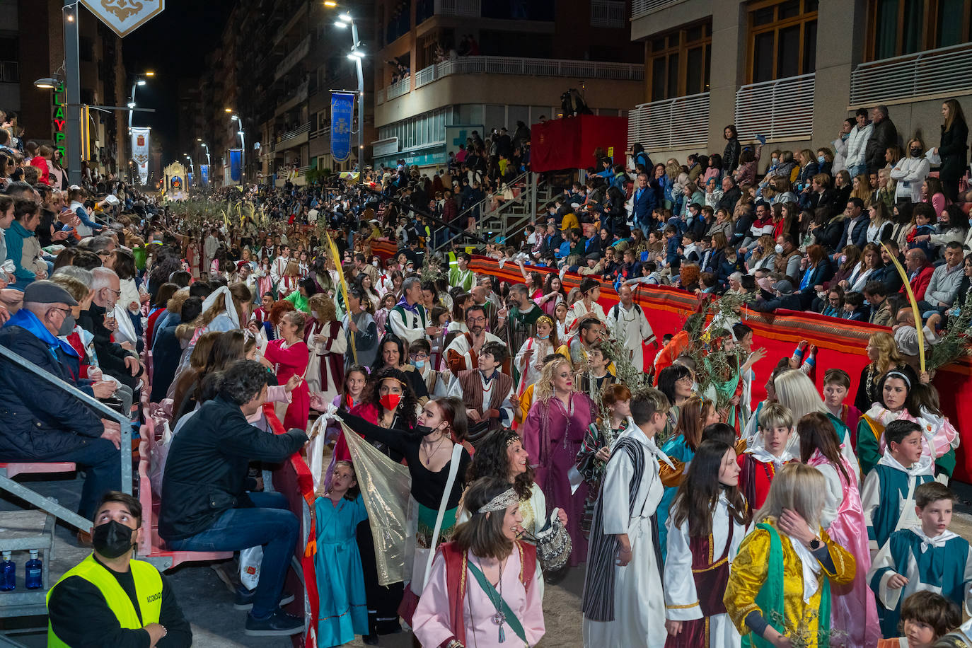 Fotos: El pueblo hebreo llena de júbilo la carrera en la noche del Domingo de Ramos en Lorca