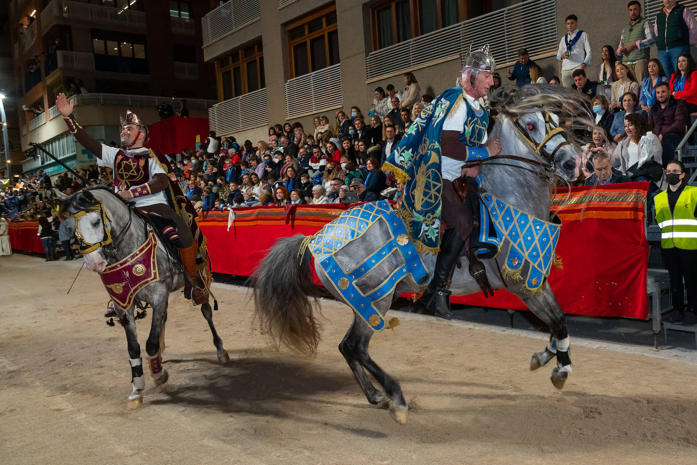 Fotos: El pueblo hebreo llena de júbilo la carrera en la noche del Domingo de Ramos en Lorca