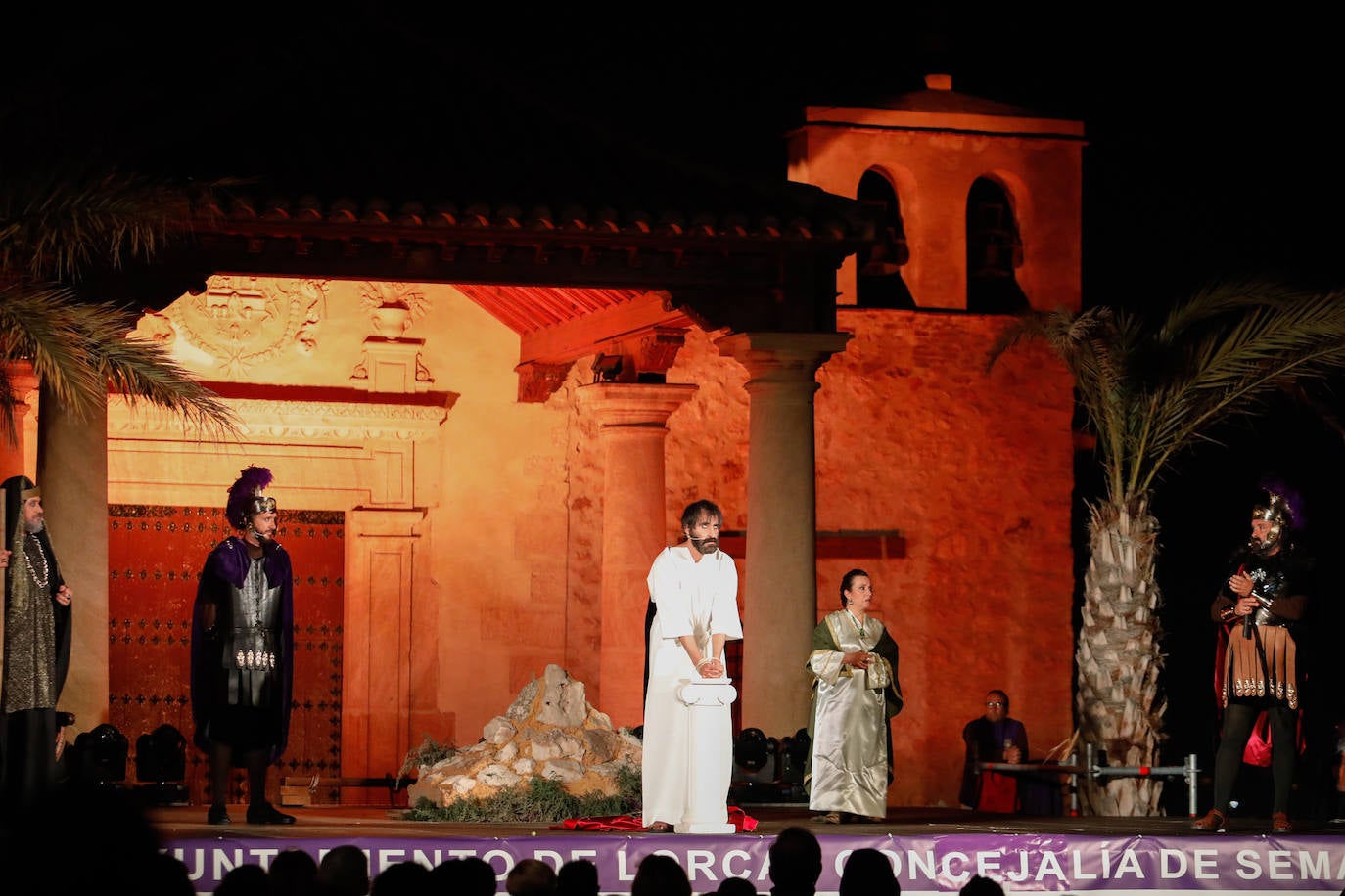Fotos: Las imágenes del vía crucis del Lunes Santo en Lorca
