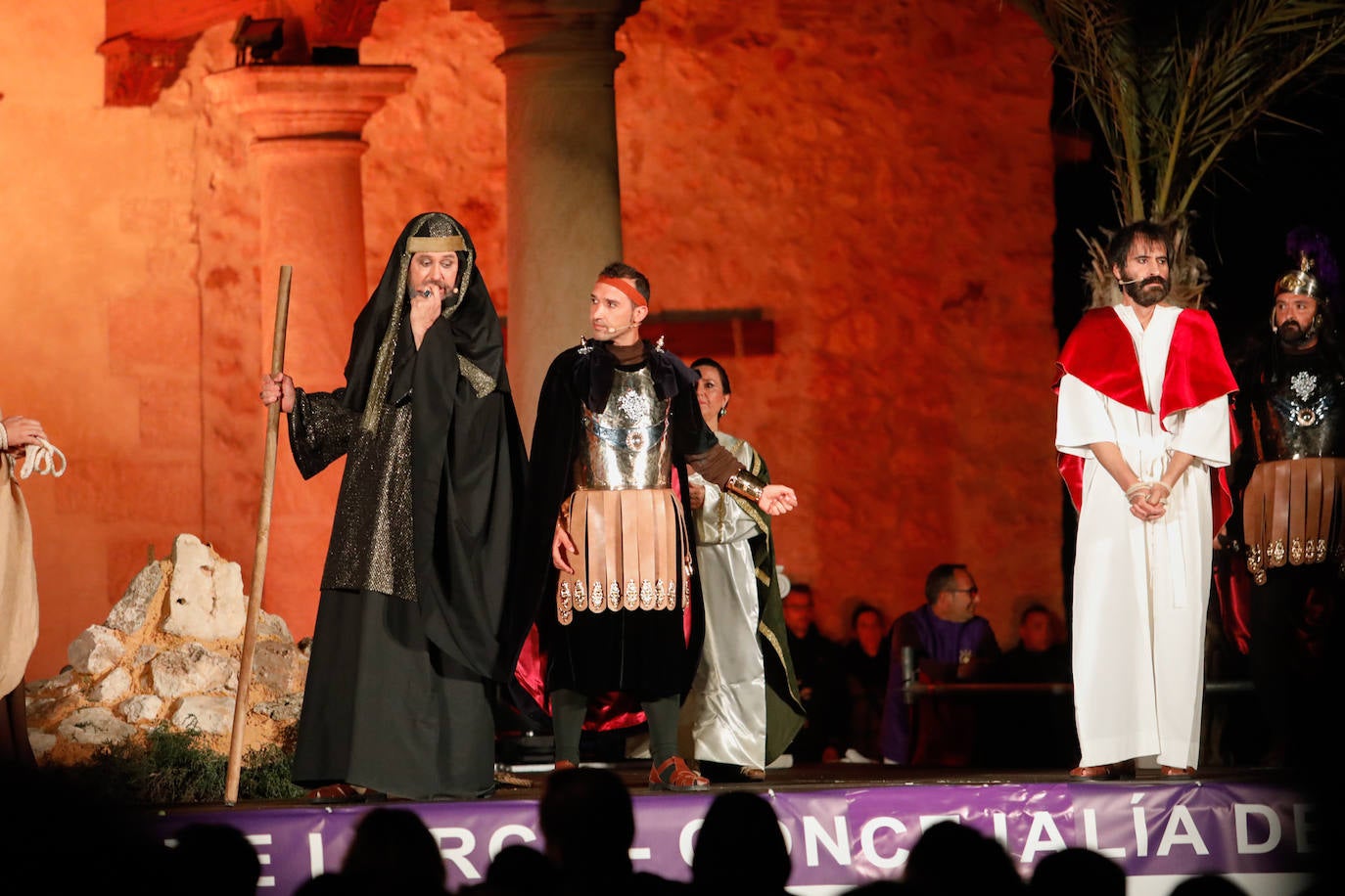 Fotos: Las imágenes del vía crucis del Lunes Santo en Lorca