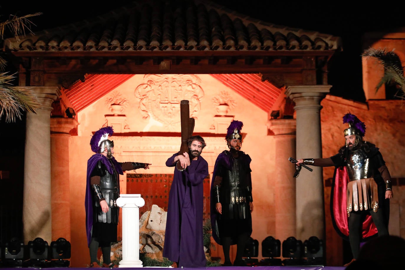 Fotos: Las imágenes del vía crucis del Lunes Santo en Lorca