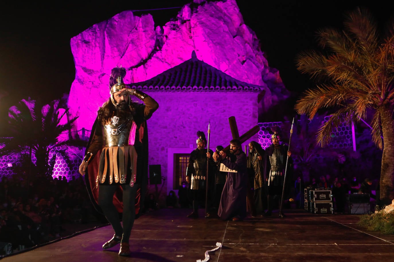 Fotos: Las imágenes del vía crucis del Lunes Santo en Lorca