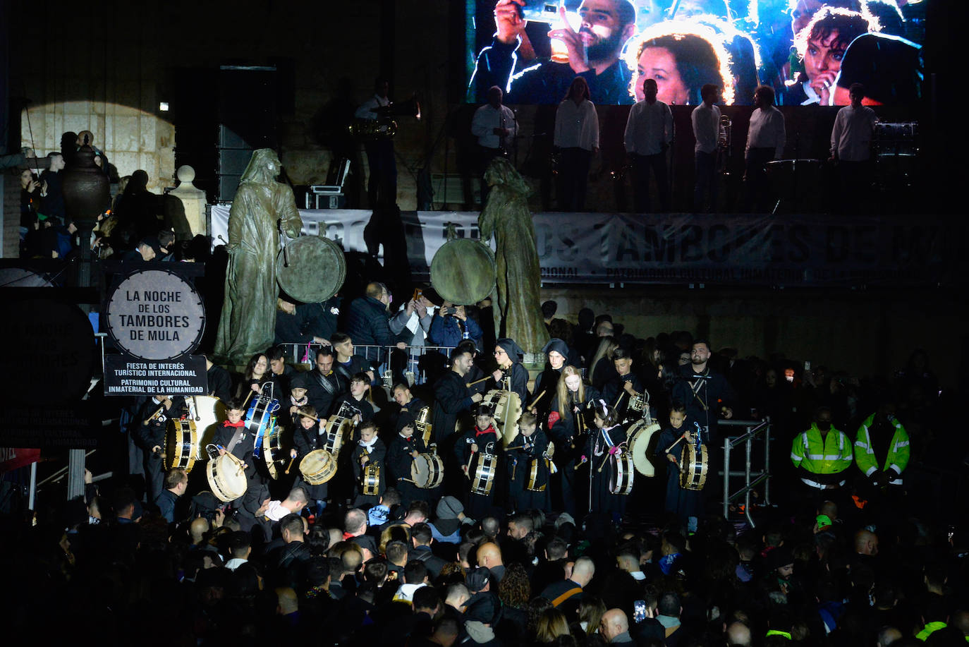 Fotos: La tamborada puede con la lluvia en Mula