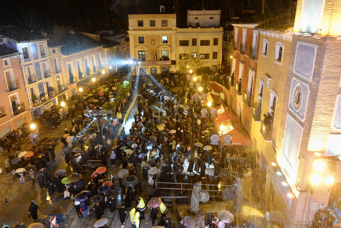 Fotos: La tamborada puede con la lluvia en Mula