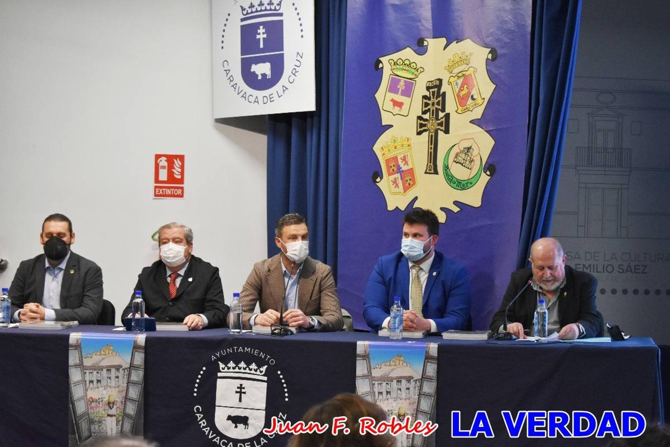 La Casa de Cultura «Emilio Sáez» de Caravaca de la Cruz acogió anoche la presentación de la Revista de Fiestas 2022, que ha sido diseñada por Láser-Fotógrafos. 