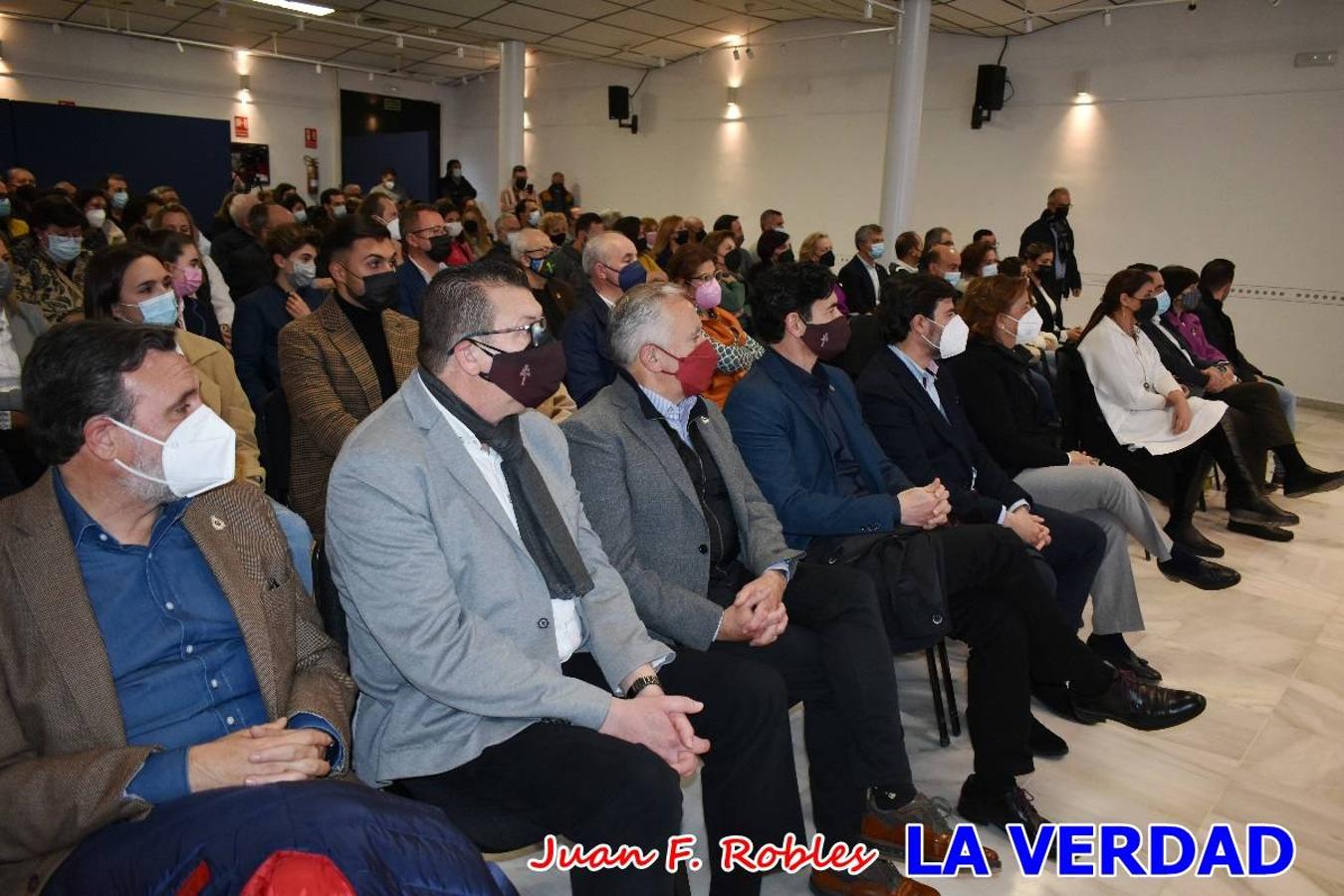 La Casa de Cultura «Emilio Sáez» de Caravaca de la Cruz acogió anoche la presentación de la Revista de Fiestas 2022, que ha sido diseñada por Láser-Fotógrafos. 