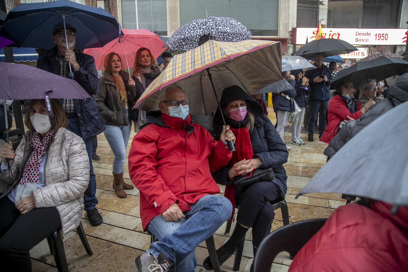 Fotos: Un aguacero obliga a suspender el Lavatorio en Cartagena