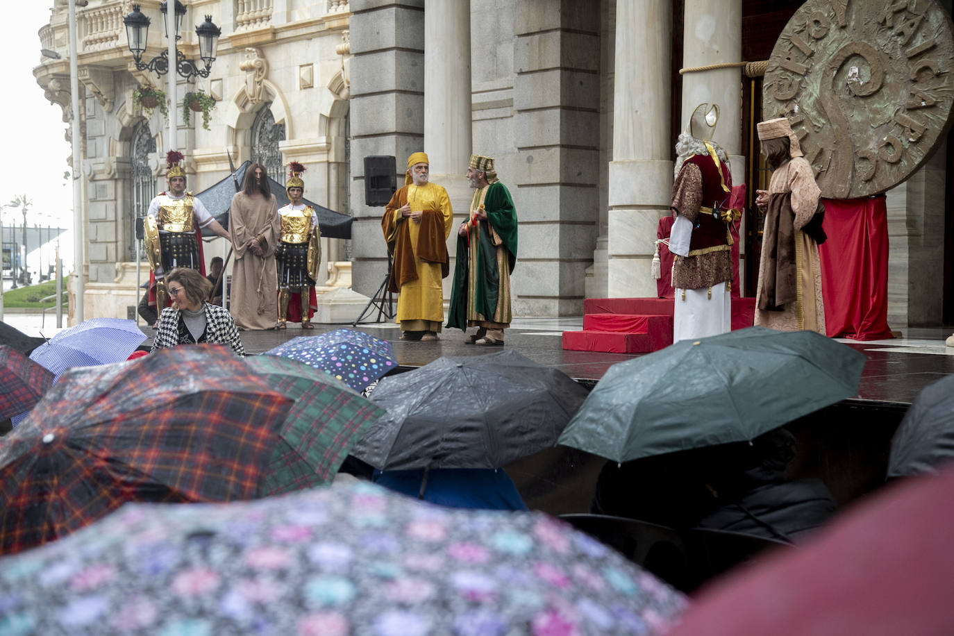 Fotos: Un aguacero obliga a suspender el Lavatorio en Cartagena