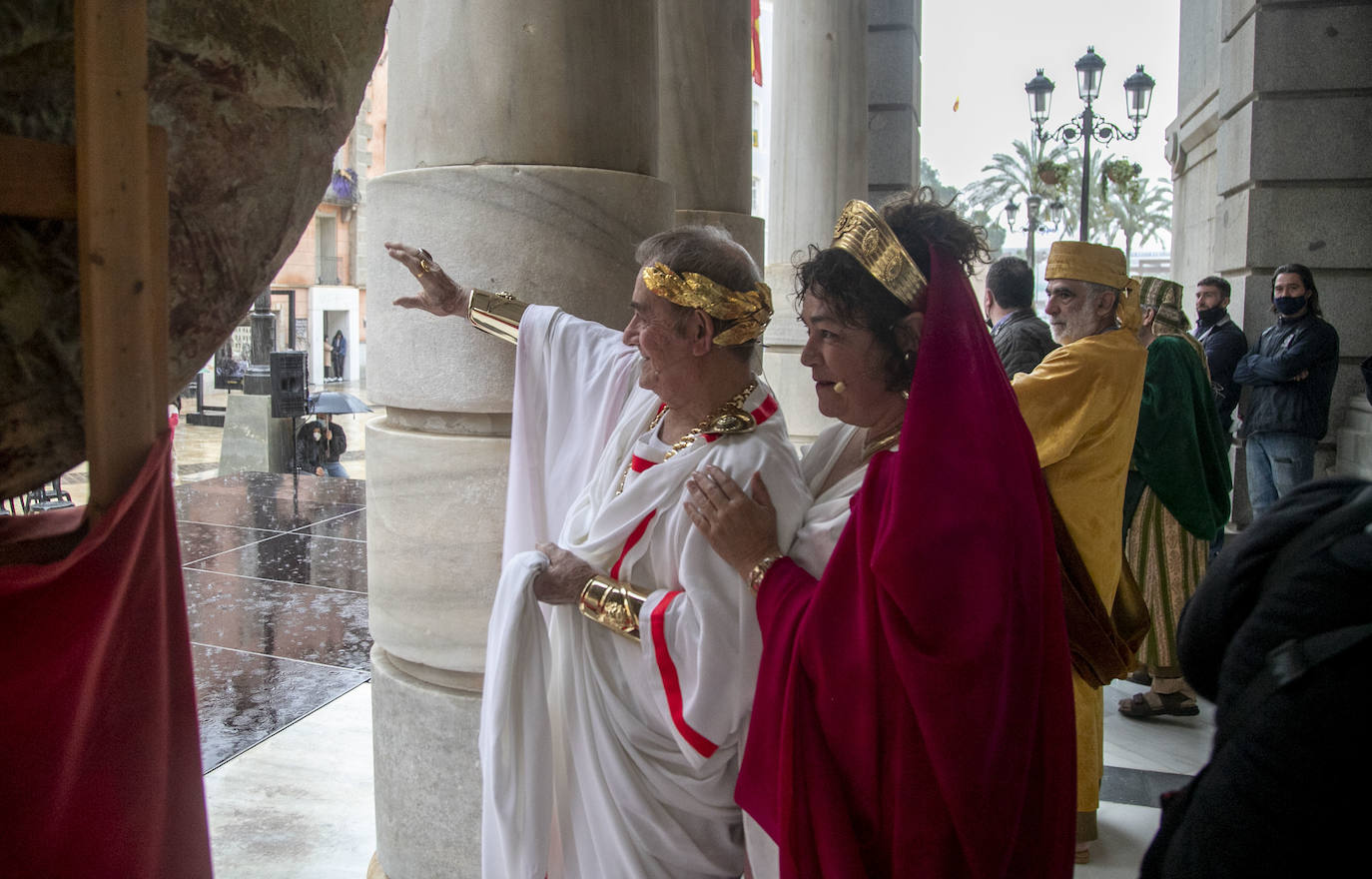 Fotos: Un aguacero obliga a suspender el Lavatorio en Cartagena