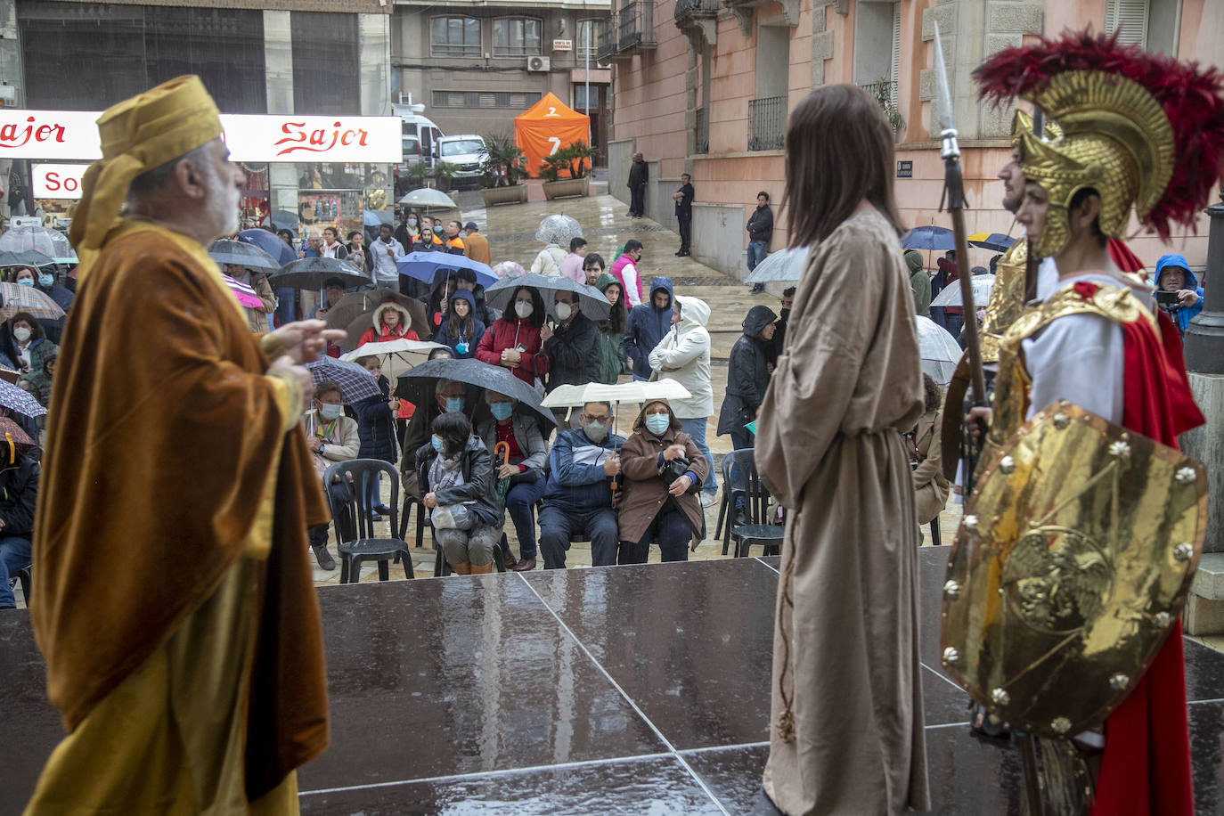 Fotos: Un aguacero obliga a suspender el Lavatorio en Cartagena