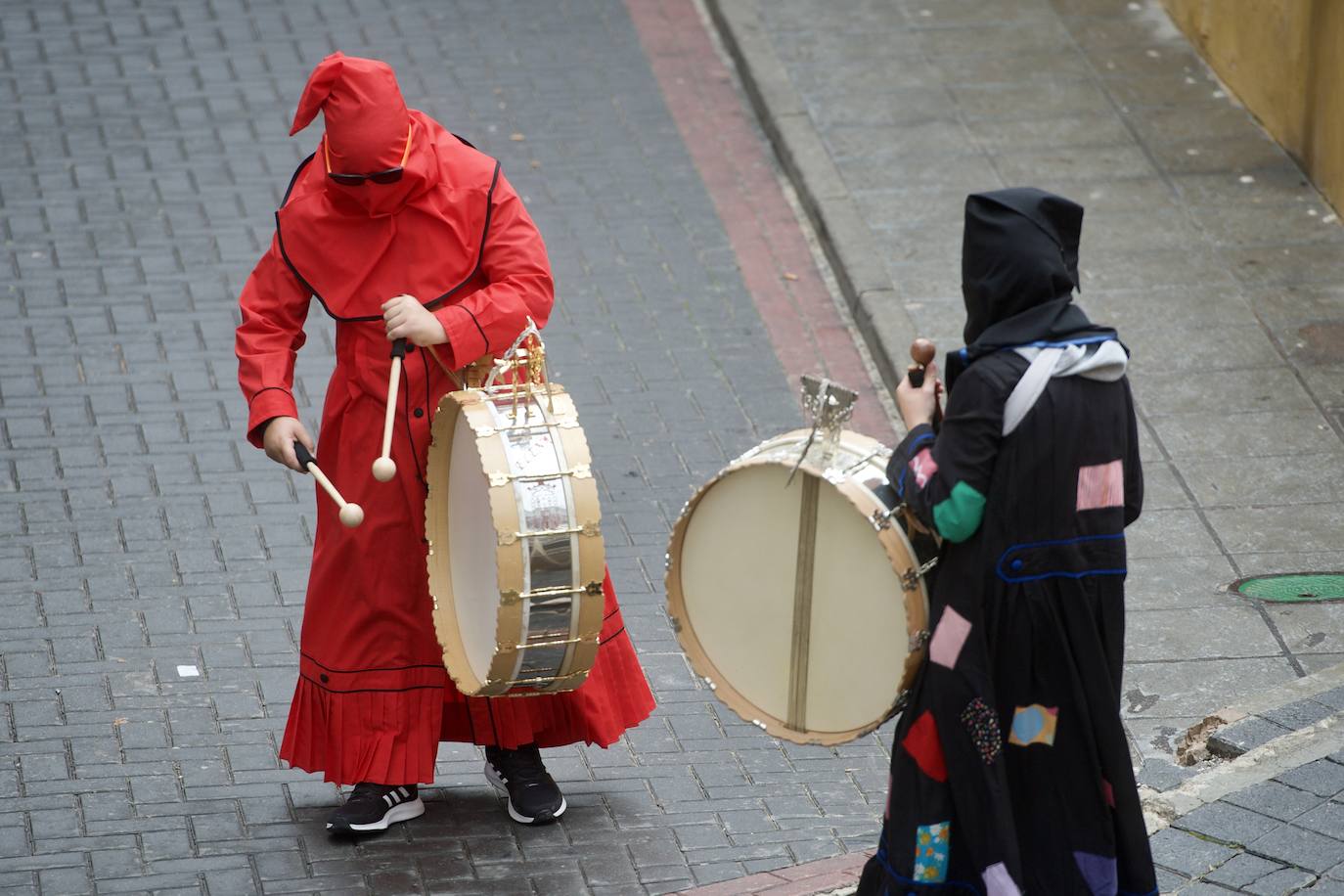Fotos: Los tambores vuelven a las calles de Moratalla en el Jueves Santo