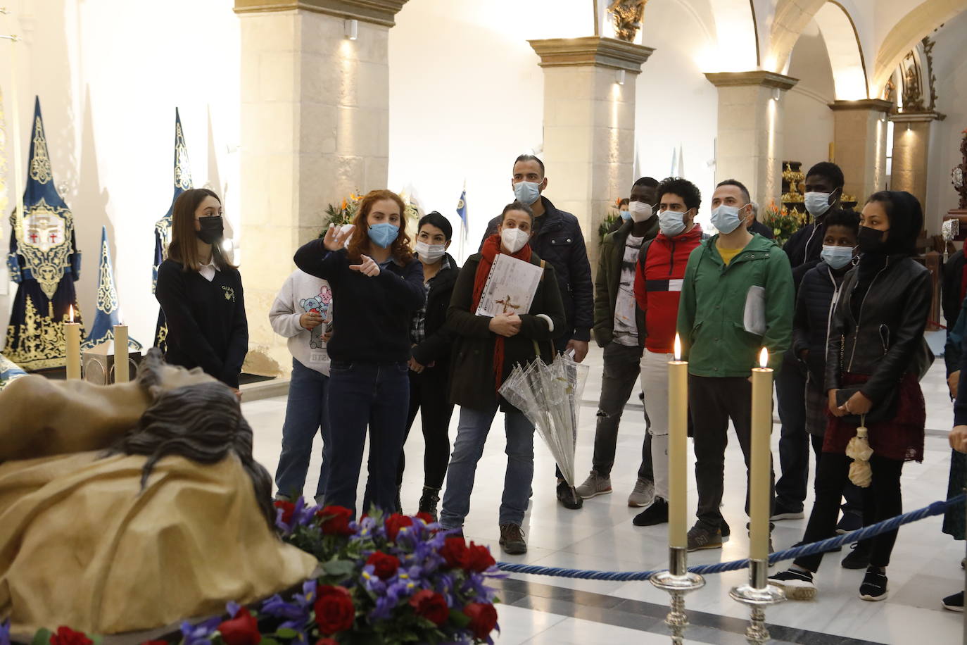 Fotos: Cofrades blancos y azules exponen sus bordados en Lorca