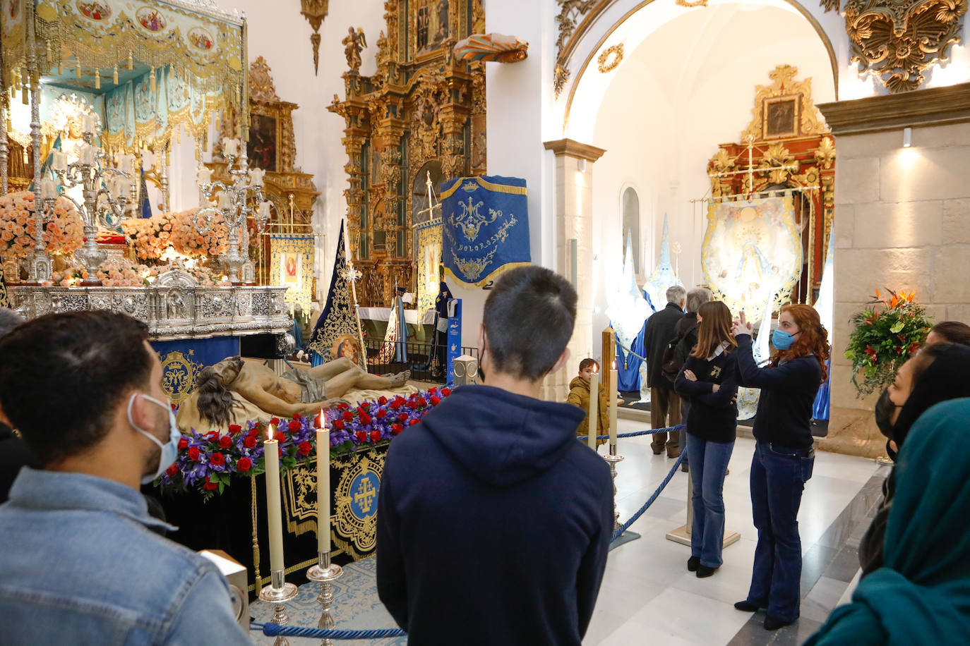 Fotos: Cofrades blancos y azules exponen sus bordados en Lorca