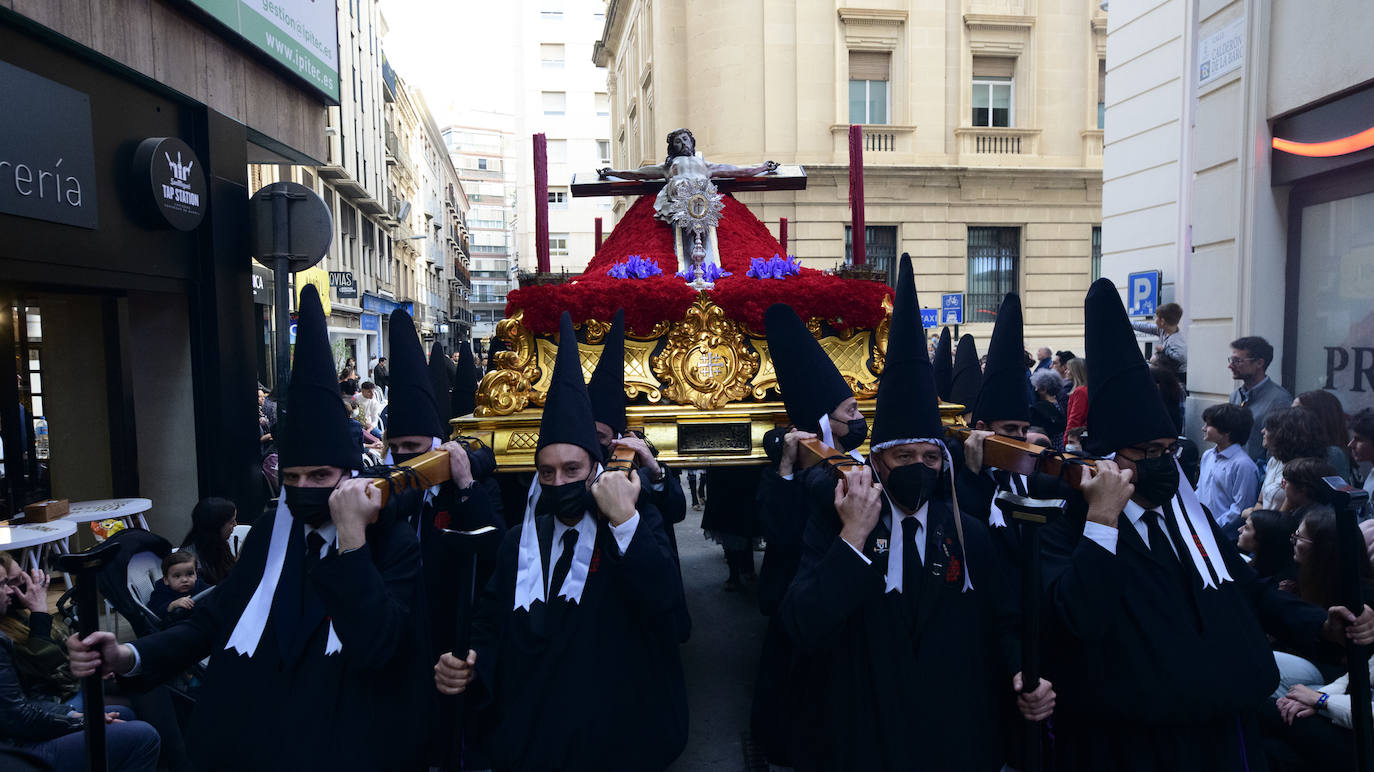 Fotos: Las cofradías de Servitas, el Santo Sepulcro y la Misericordia cierra el Viernes Santo