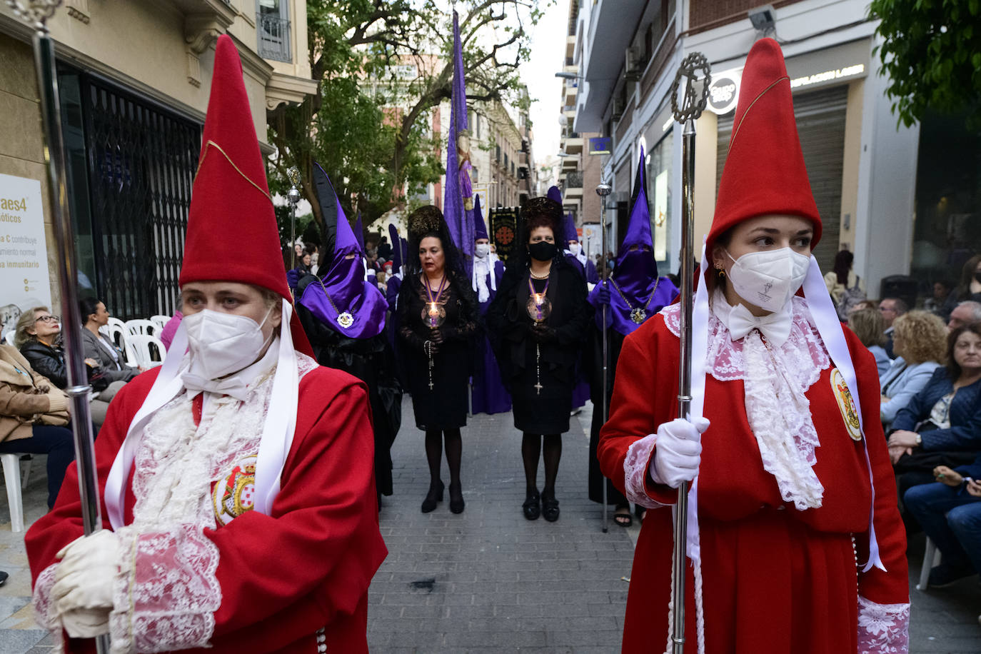 Fotos: Las cofradías de Servitas, el Santo Sepulcro y la Misericordia cierra el Viernes Santo