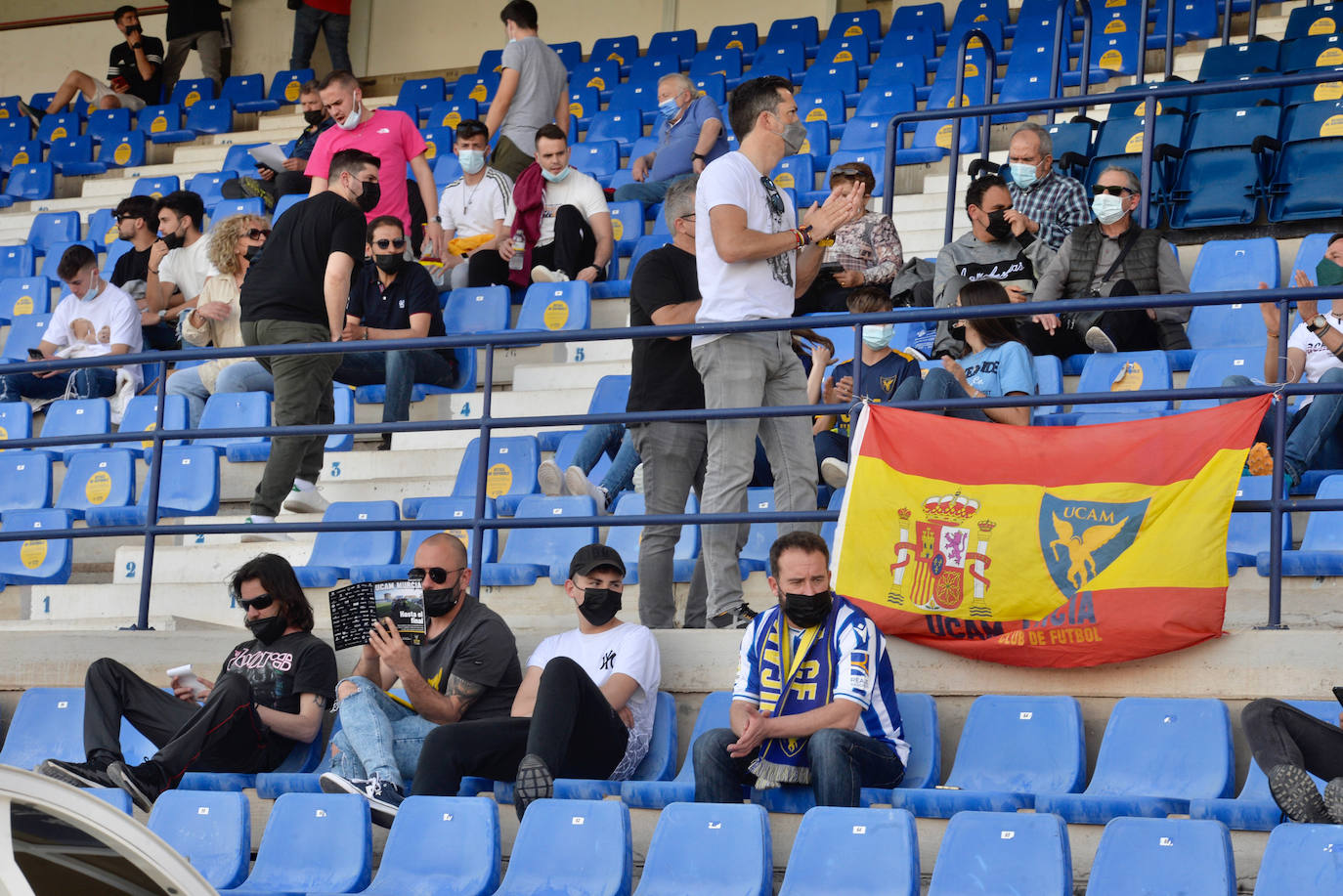 Fotos: Búscate en las gradas de La Condomina en el partido frente al Nástic