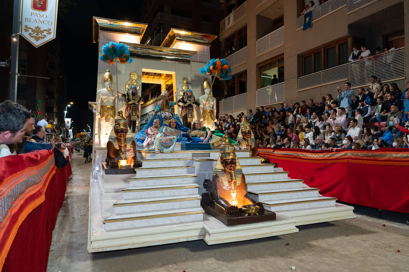 Fotos: Desfile bíblico-pasional del Viernes Santo en Lorca