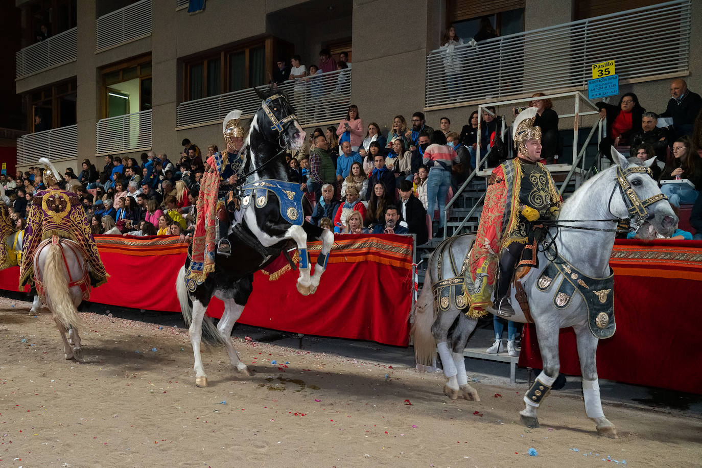 Fotos: Desfile bíblico-pasional del Viernes Santo en Lorca