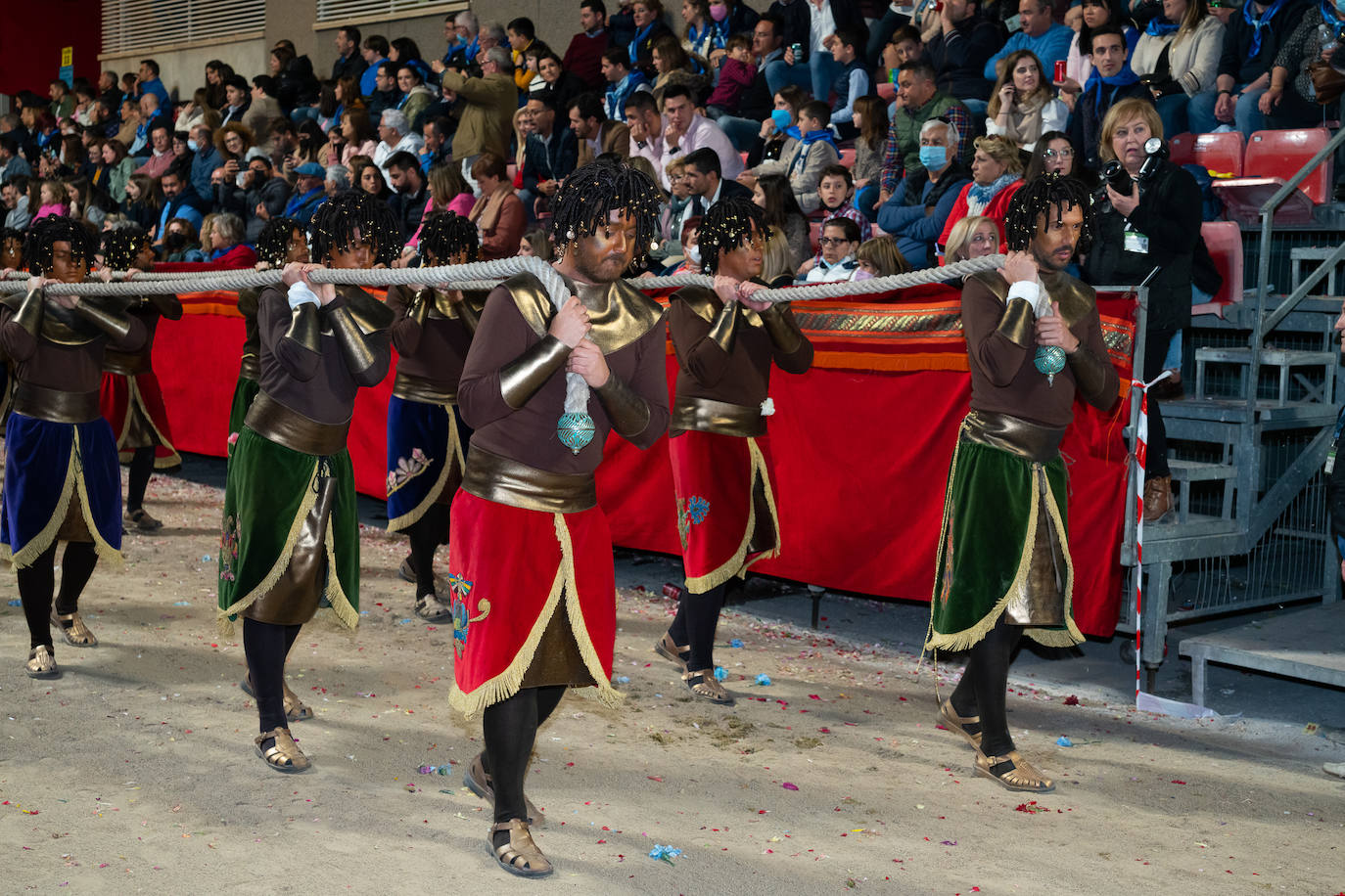 Fotos: Desfile bíblico-pasional del Viernes Santo en Lorca