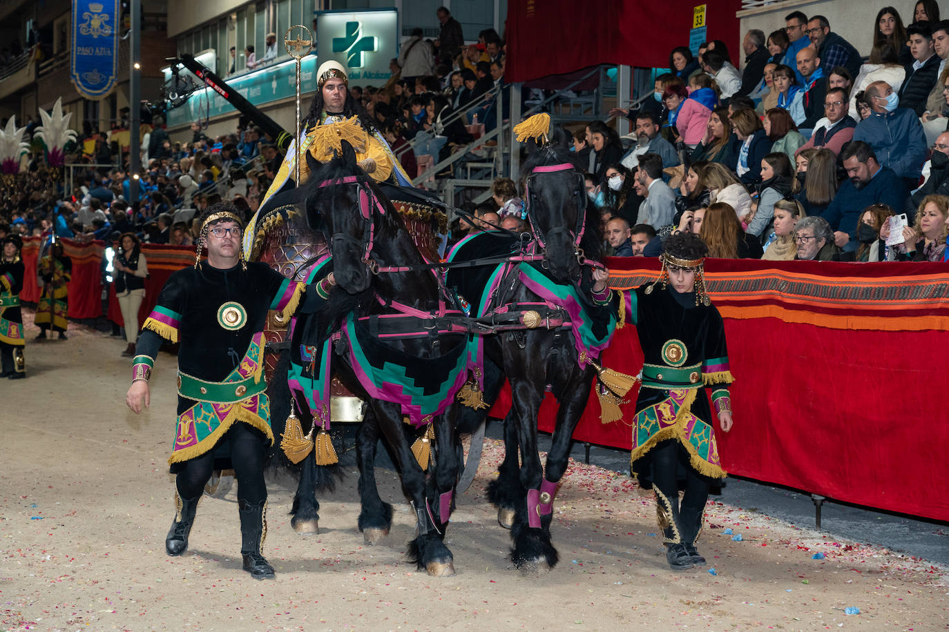 Fotos: Desfile bíblico-pasional del Viernes Santo en Lorca
